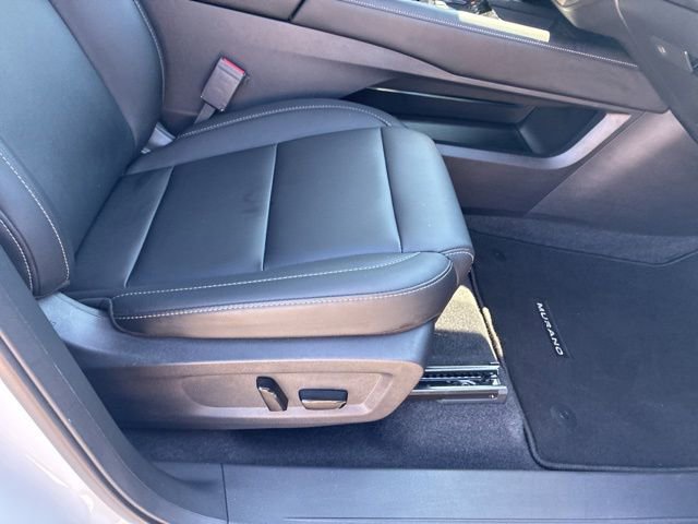 Used 2025 Nissan Murano SV FWD image 11