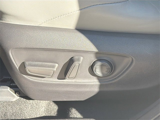 Used 2022 Toyota Venza XLE image 24