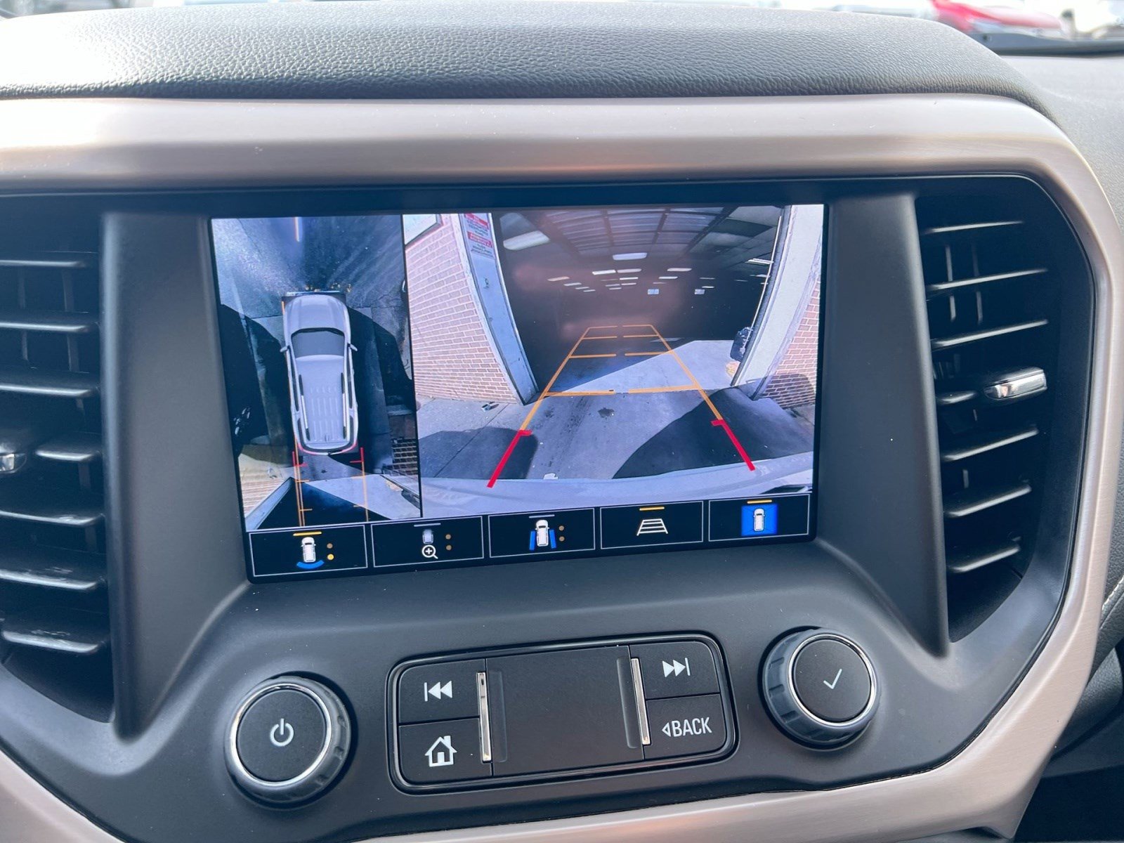 Used 2023 GMC Acadia Denali w/ Denali Technology Package image 18