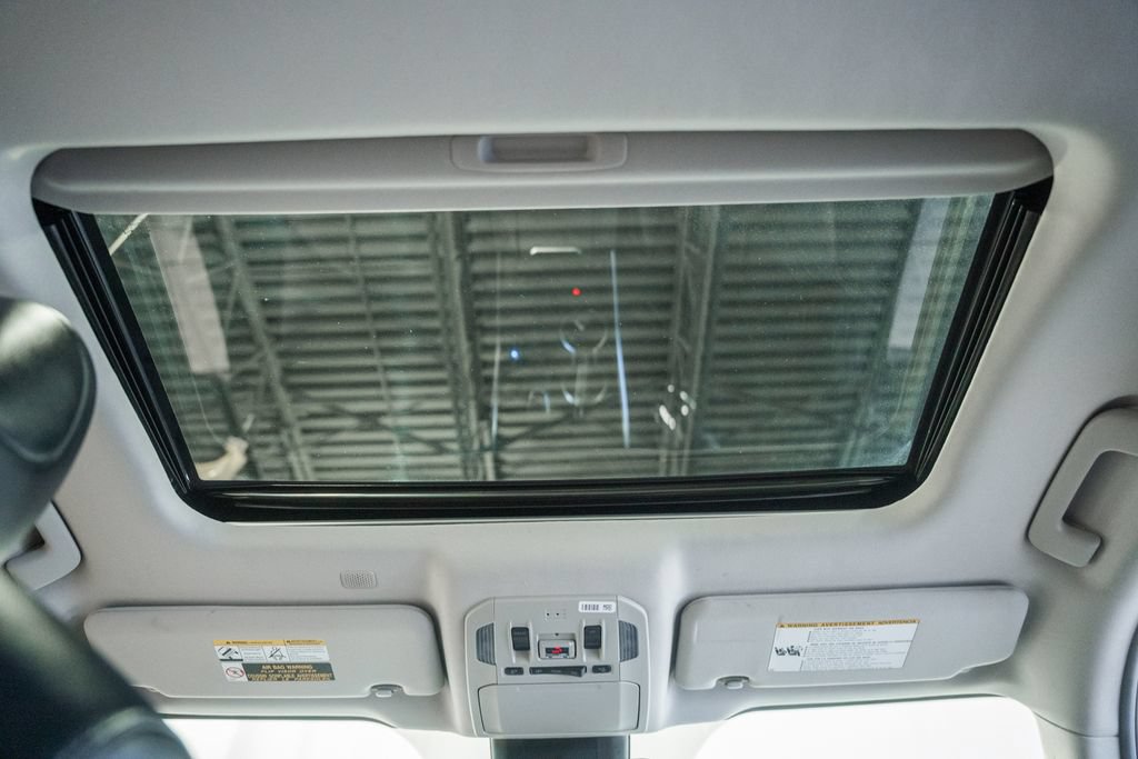 Used 2022 Toyota Highlander XLE AWD/4WD image 31