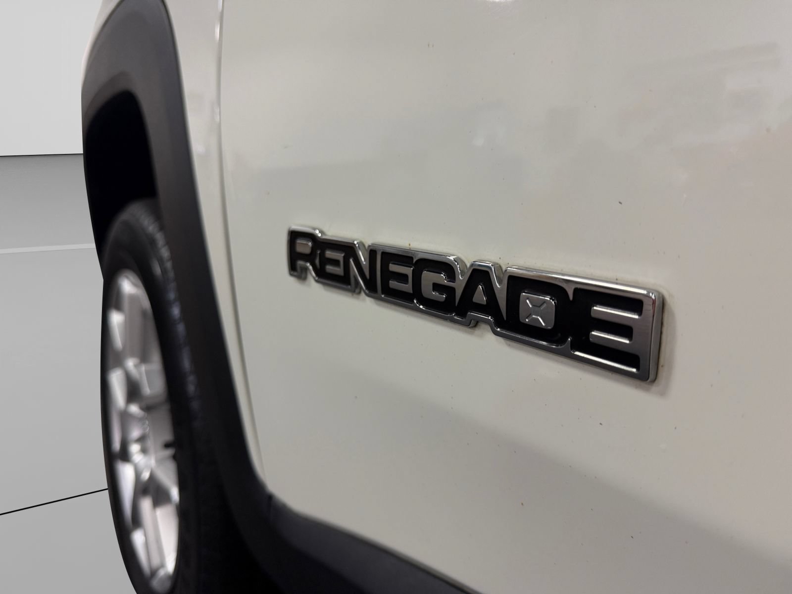 Used 2019 Jeep Renegade Sport w/ Sport Appearance Group AWD/4WD image 39
