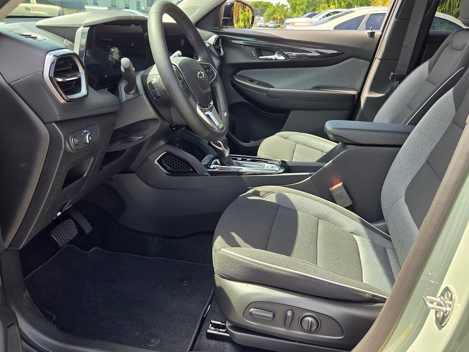 New 2026 Chevrolet TrailBlazer LT w/ Convenience Package FWD image 9