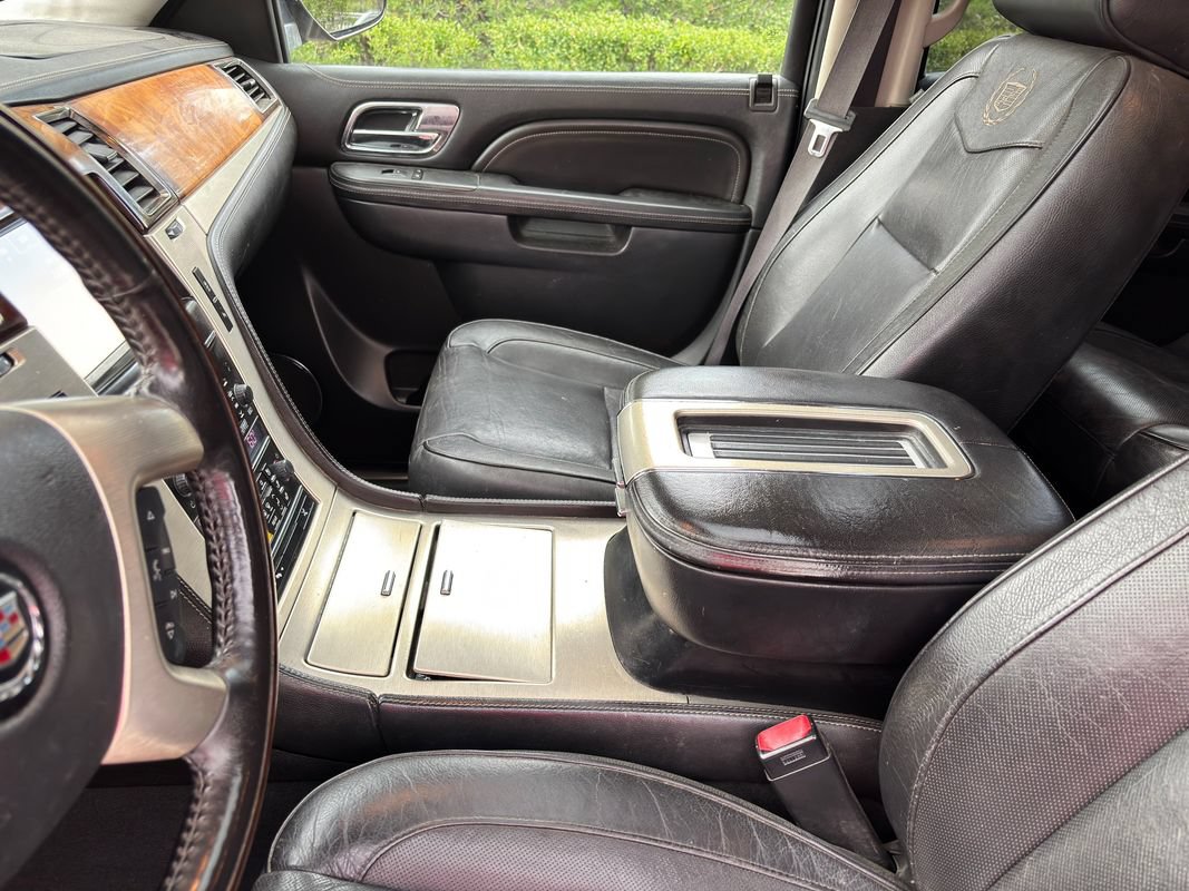 Used 2013 Cadillac Escalade ESV Platinum AWD/4WD image 21