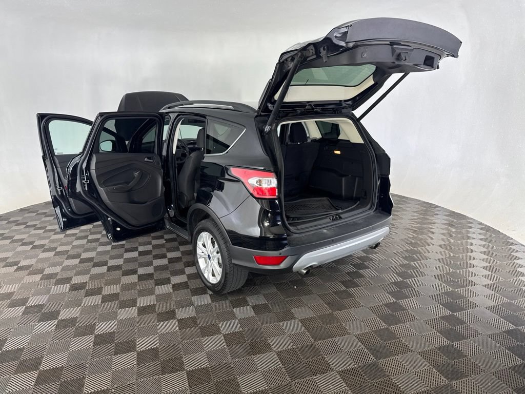 Used 2017 Ford Escape SE w/ Equipment Group 201A FWD image 18