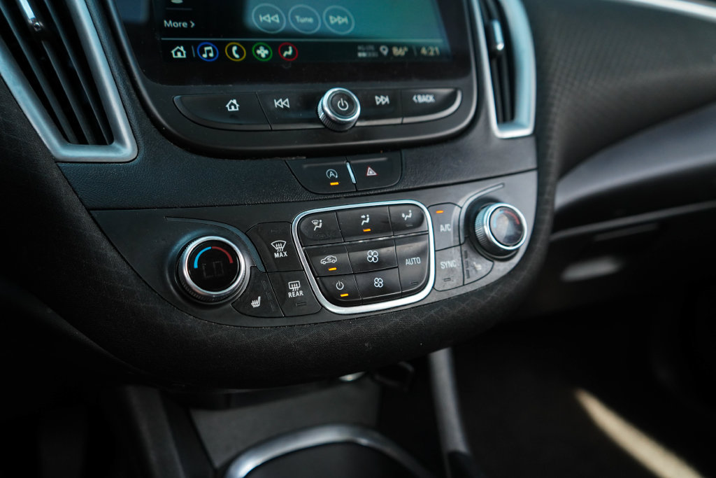 Used 2022 Chevrolet Malibu LT FWD image 26