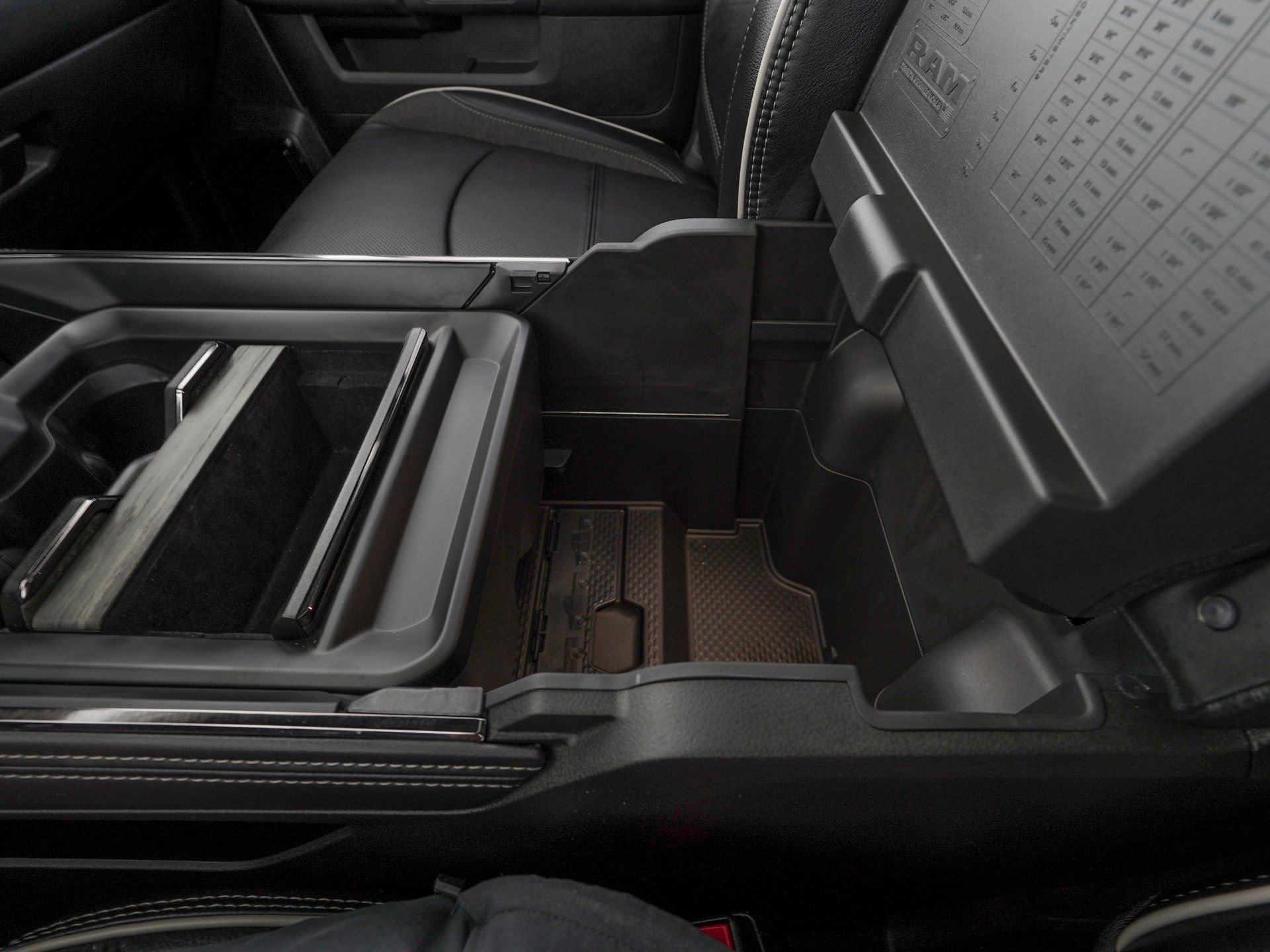 Used 2025 RAM 3500 Limited image 31