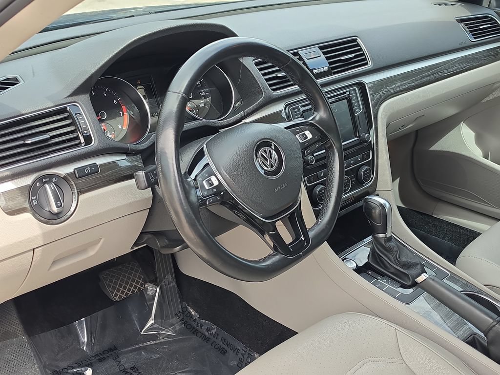 Used 2018 Volkswagen Passat 2.0T SE FWD image 7