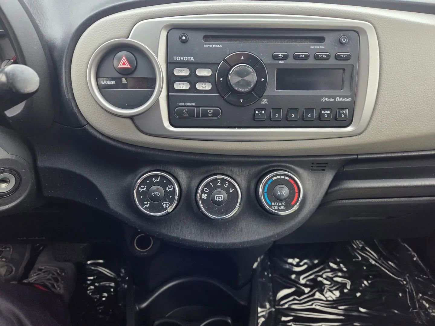 Used 2013 Toyota Yaris LE image 8