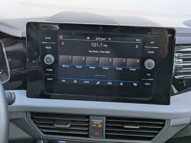Used 2025 Volkswagen Jetta SE FWD image 18