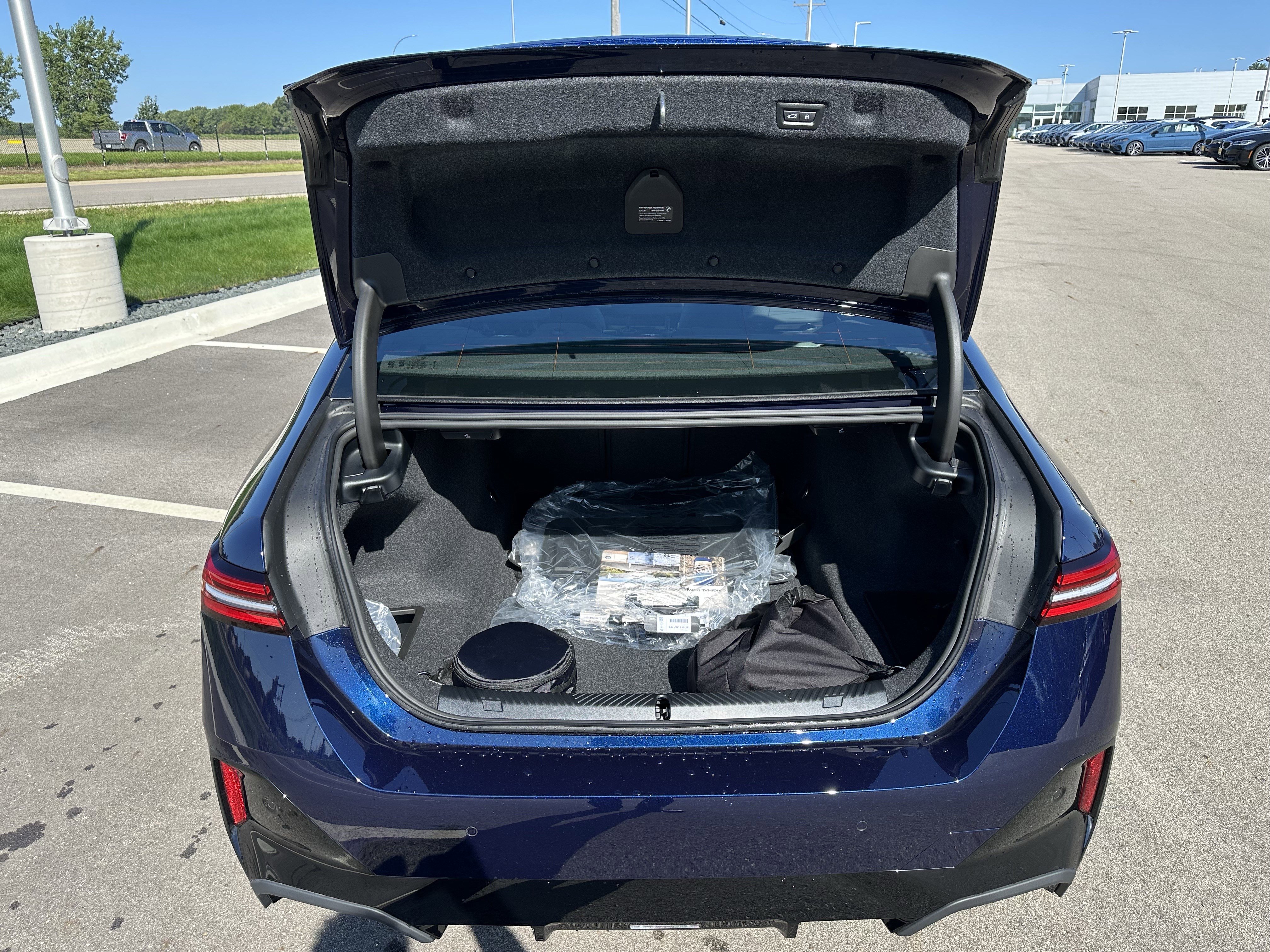 New 2026 BMW 550e xDrive w/ Executive Package image 24