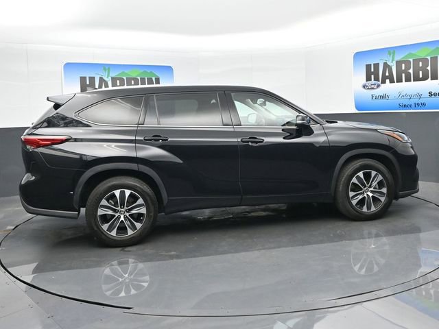 Used 2021 Toyota Highlander XLE image 6
