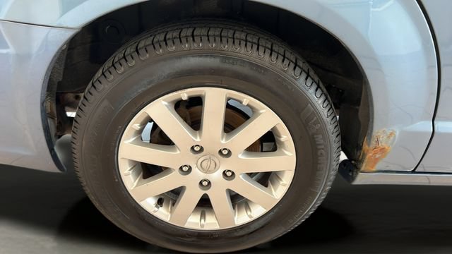 Used 2011 Chrysler Town & Country Touring-L w/ Entertainment Group #2 FWD image 21