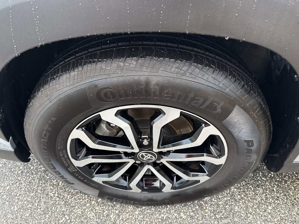 Used 2025 Toyota Corolla Cross AWD Hybrid image 12