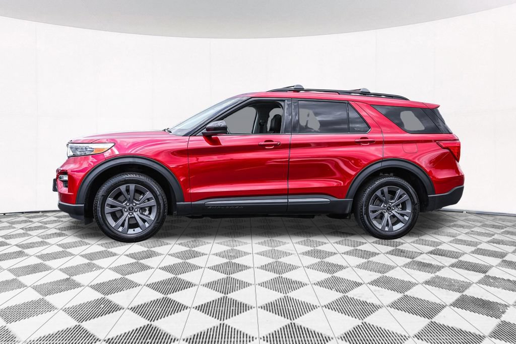 Used 2024 Ford Explorer XLT w/ Equipment Group 202A AWD/4WD image 17