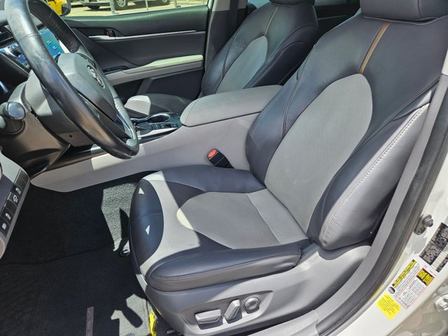 Used 2020 Toyota Camry XLE FWD image 15