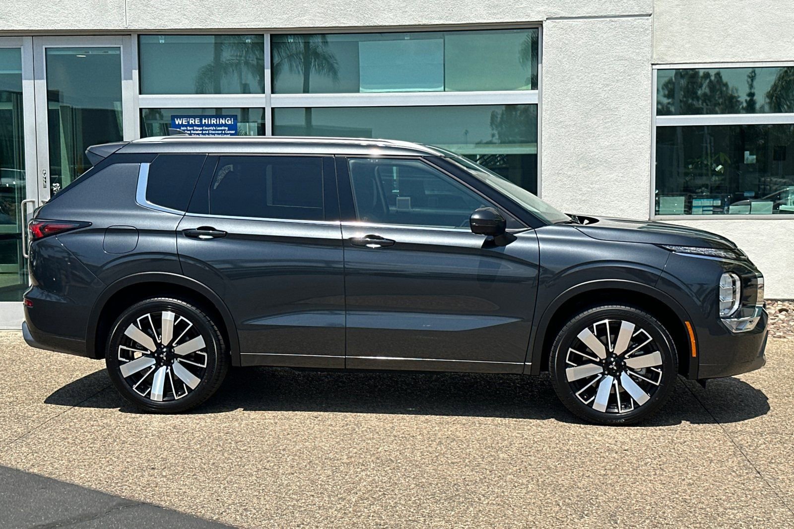 New 2025 Mitsubishi Outlander SEL image 3