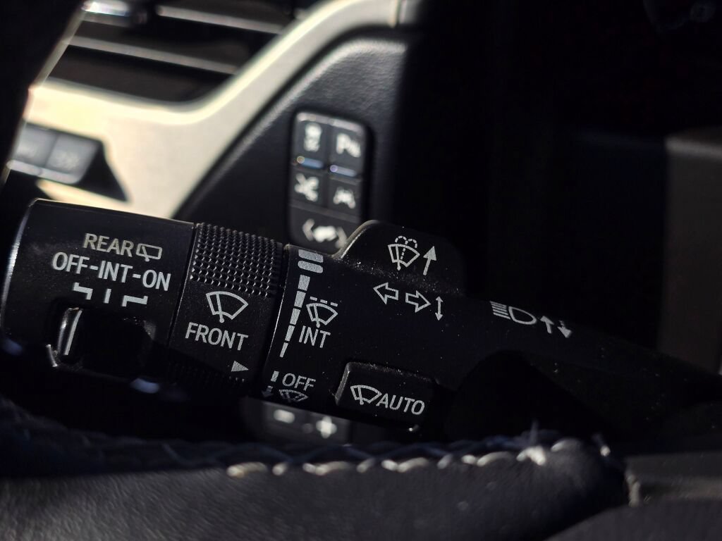 Used 2019 GMC Yukon Denali w/ Denali Ultimate Black Edition AWD/4WD image 32