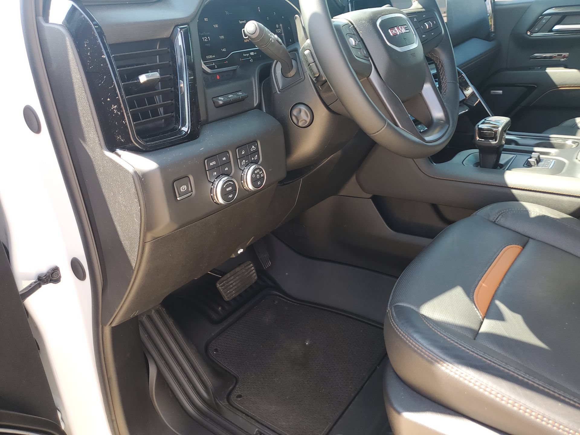 Used 2024 GMC Sierra 1500 AT4 w/ Technology Package AWD/4WD image 26