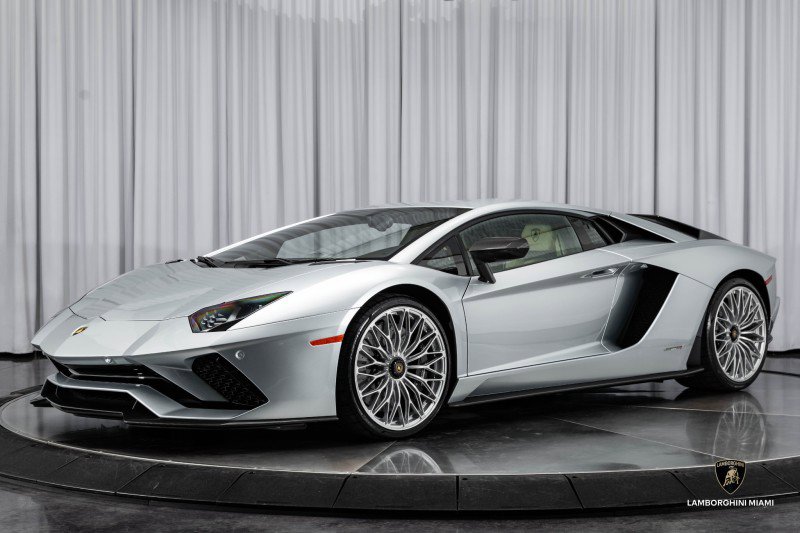 Used 2018 Lamborghini Aventador S image 13