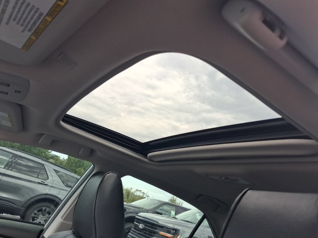 Used 2019 Toyota Corolla LE w/ LE Premium Package w/Moonroof FWD image 7