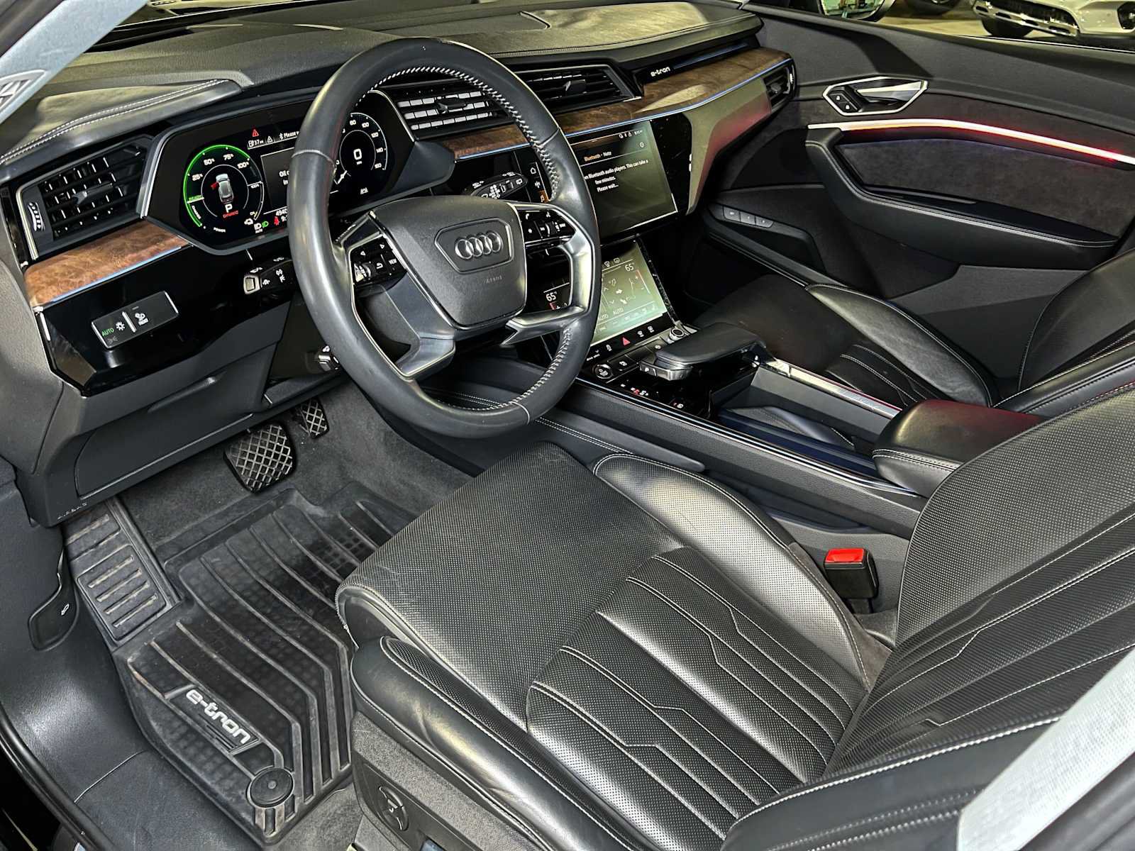 Used 2019 Audi e-tron Prestige w/ Prestige Package AWD/4WD image 27