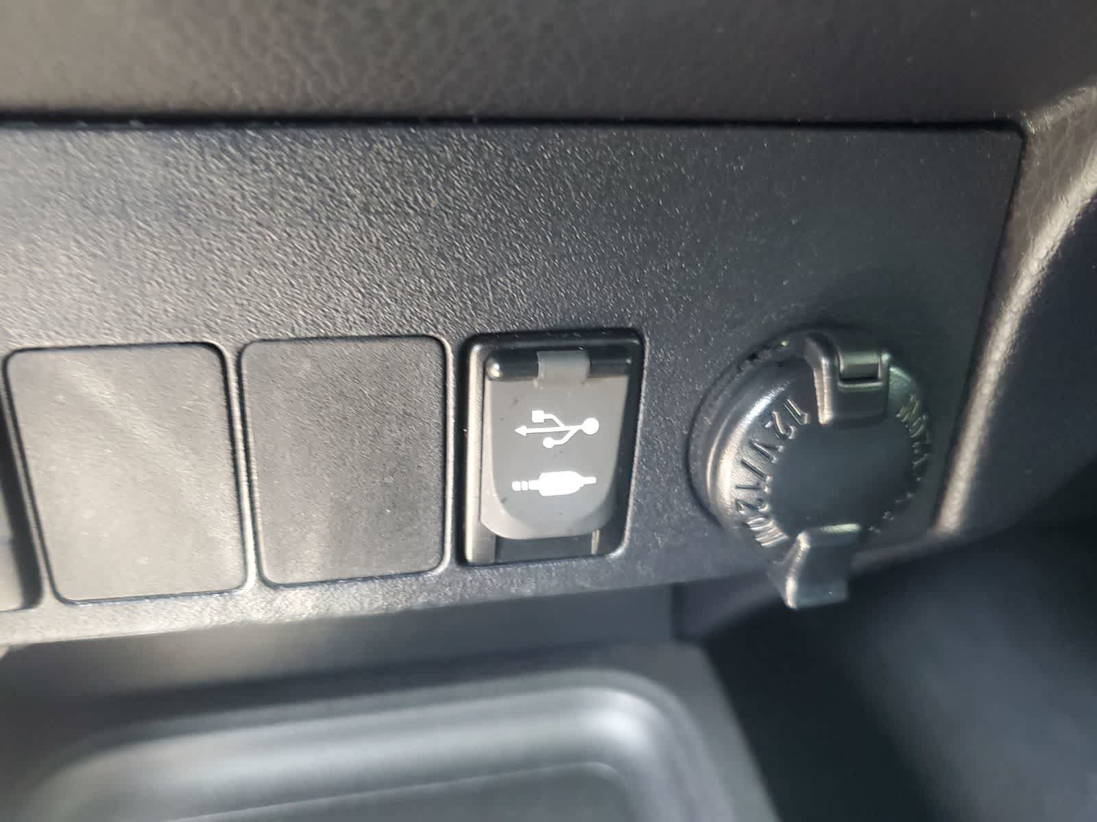 Used 2016 Toyota RAV4 Limited FWD image 22