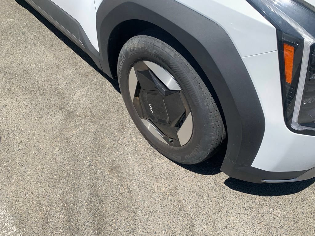 Certified 2024 Kia EV9 Light Long Range RWD image 5