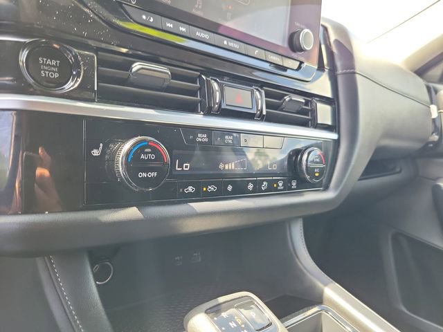 Used 2025 Nissan Pathfinder SV FWD image 21