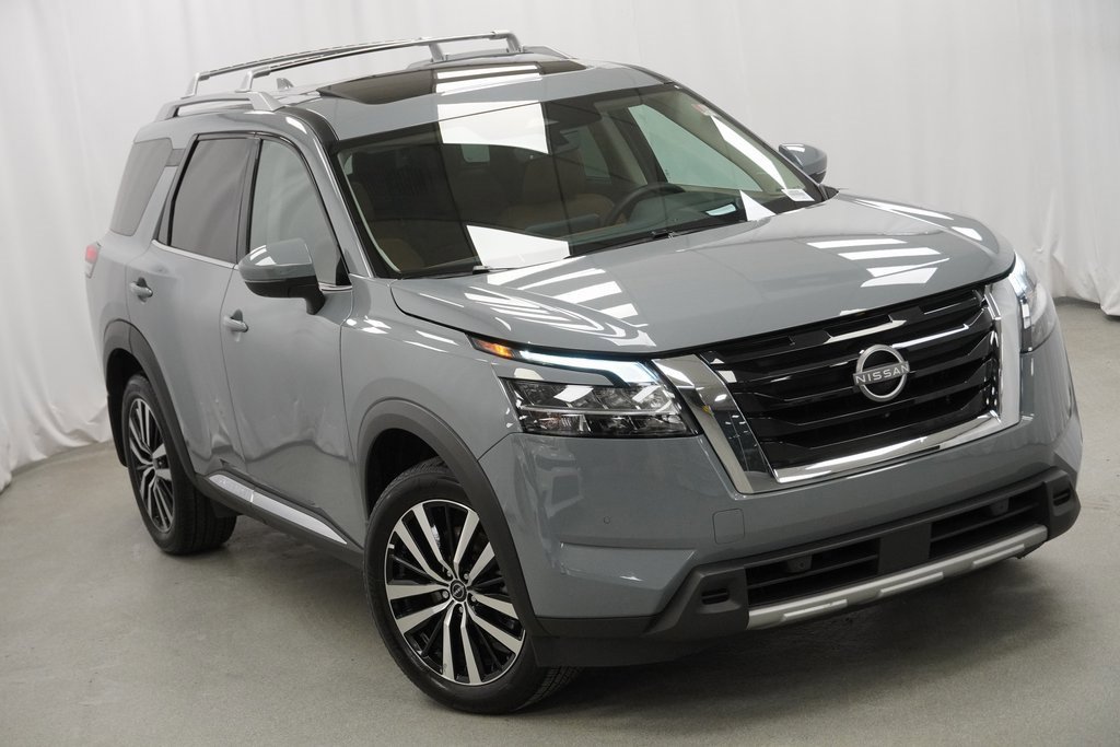 Used 2024 Nissan Pathfinder Platinum w/ Cargo Package image 8