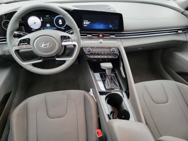 Used 2025 Hyundai Elantra SEL FWD image 28