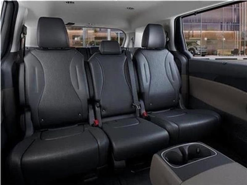 New 2026 Kia Carnival EX image 43