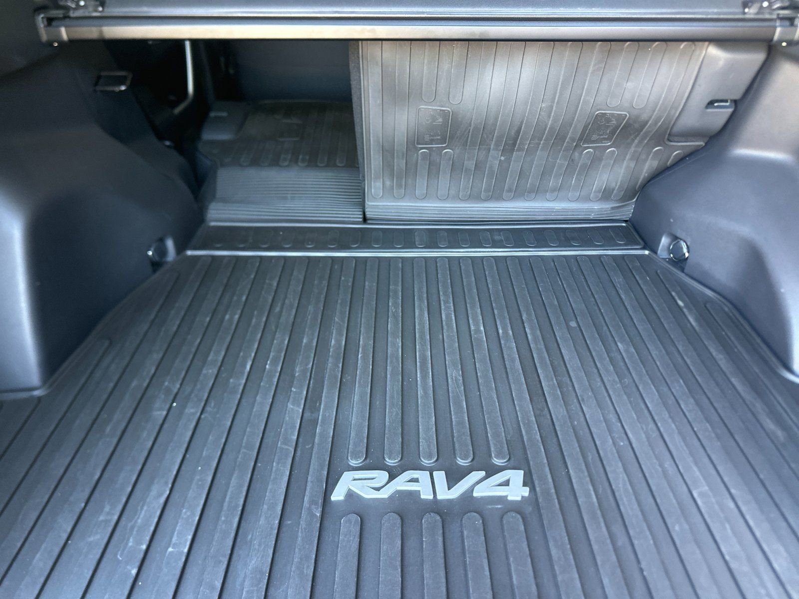 Used 2024 Toyota RAV4 XLE w/ Convenience Package AWD/4WD image 15
