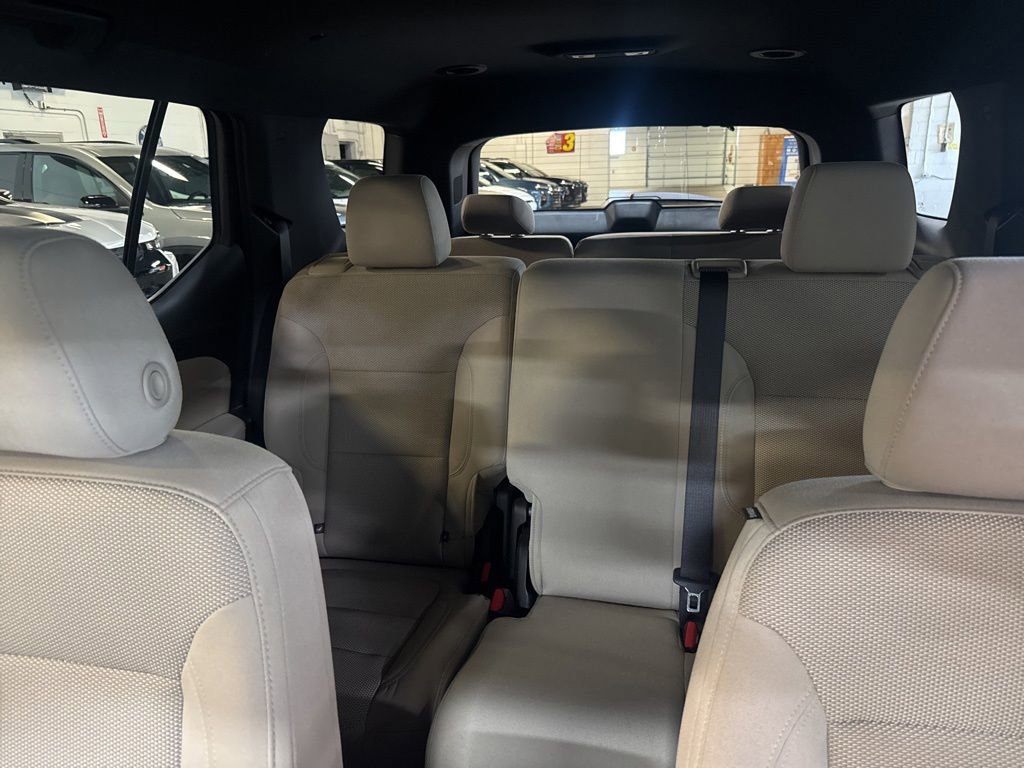 Used 2023 Chevrolet Traverse LS FWD image 9