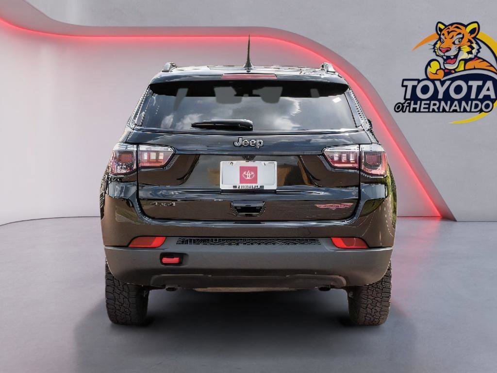 Used 2025 Jeep Compass Trailhawk image 6