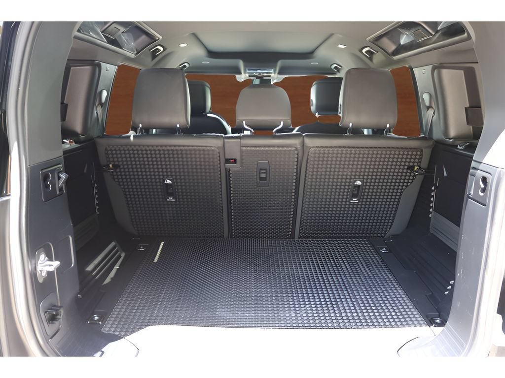 Used 2024 Land Rover Defender 110 X-Dynamic SE AWD/4WD image 16