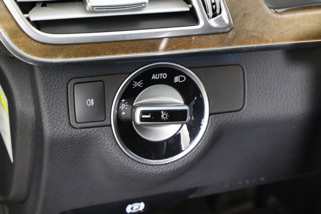 Used 2014 Mercedes-Benz E 550 4MATIC Sedan image 21