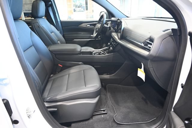 New 2027 Chevrolet Traverse LT w/ Sun and Wheel Package FWD image 10