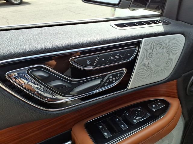 Used 2019 Lincoln Navigator L Reserve AWD/4WD image 30