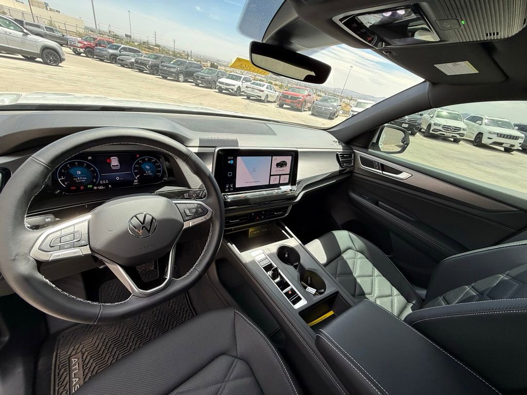 Used 2025 Volkswagen Atlas Cross Sport SE FWD image 16