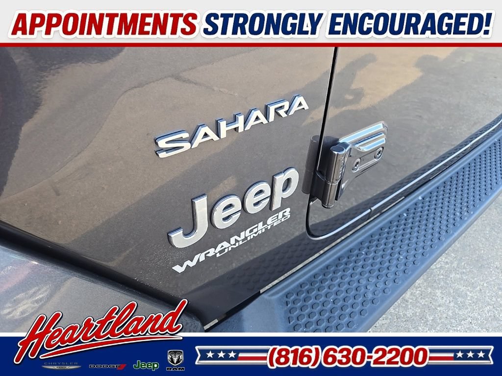 Used 2018 Jeep Wrangler Unlimited Sahara AWD/4WD image 17