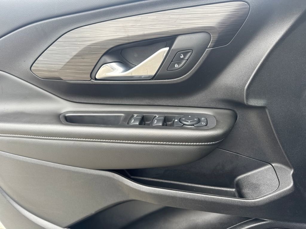 Used 2024 GMC Terrain SLE image 17