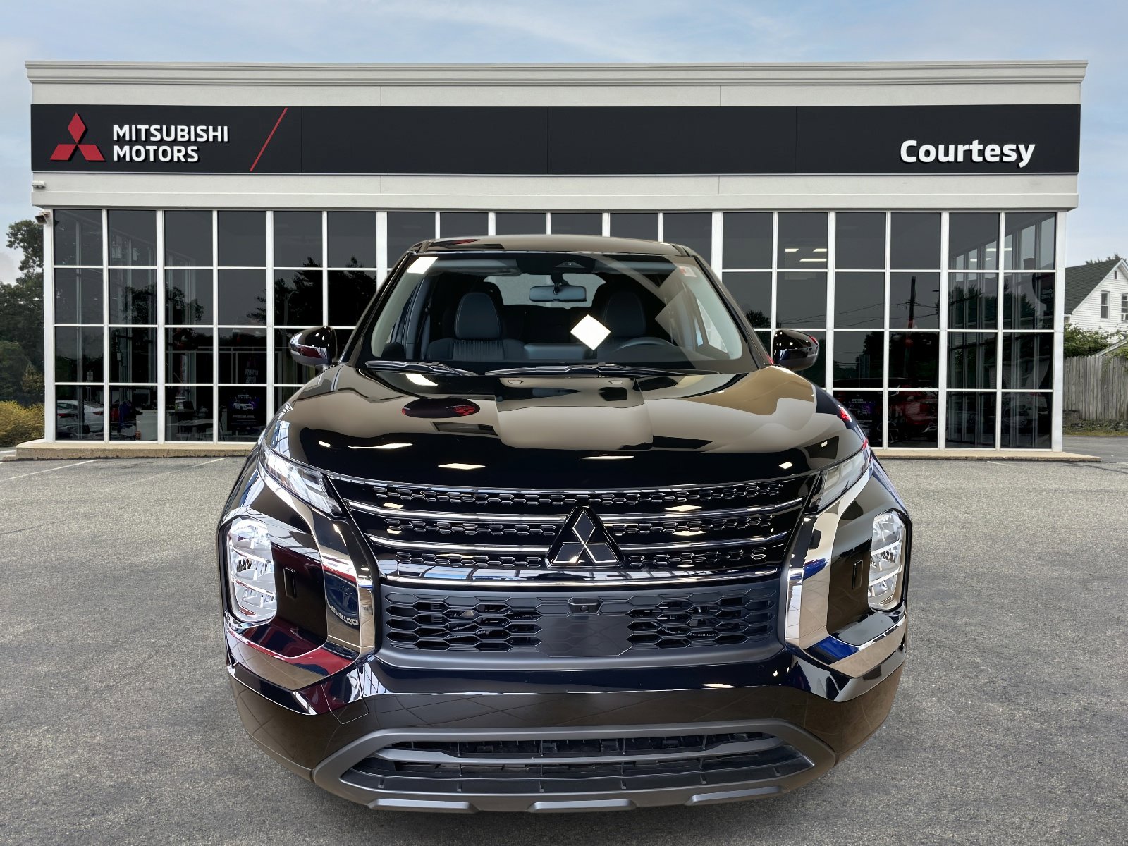 New 2025 Mitsubishi Outlander ES video 3