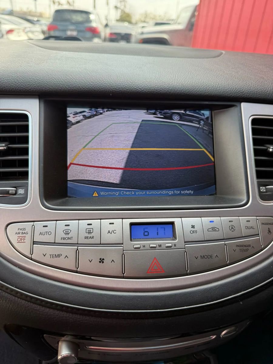 Used 2012 Hyundai Genesis 3.8 w/ Premium Pkg image 11