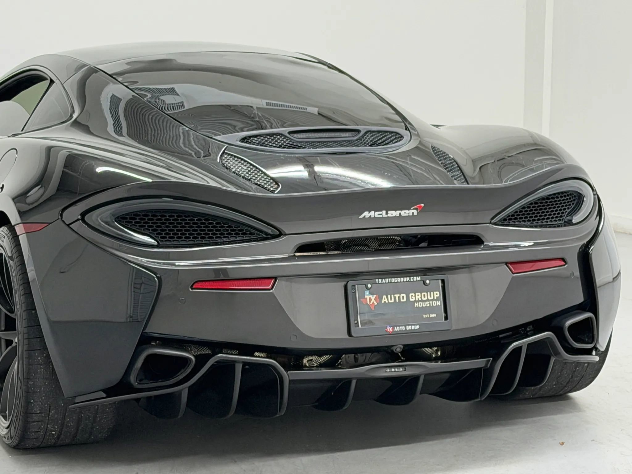 Used 2017 McLaren 570S RWD image 24