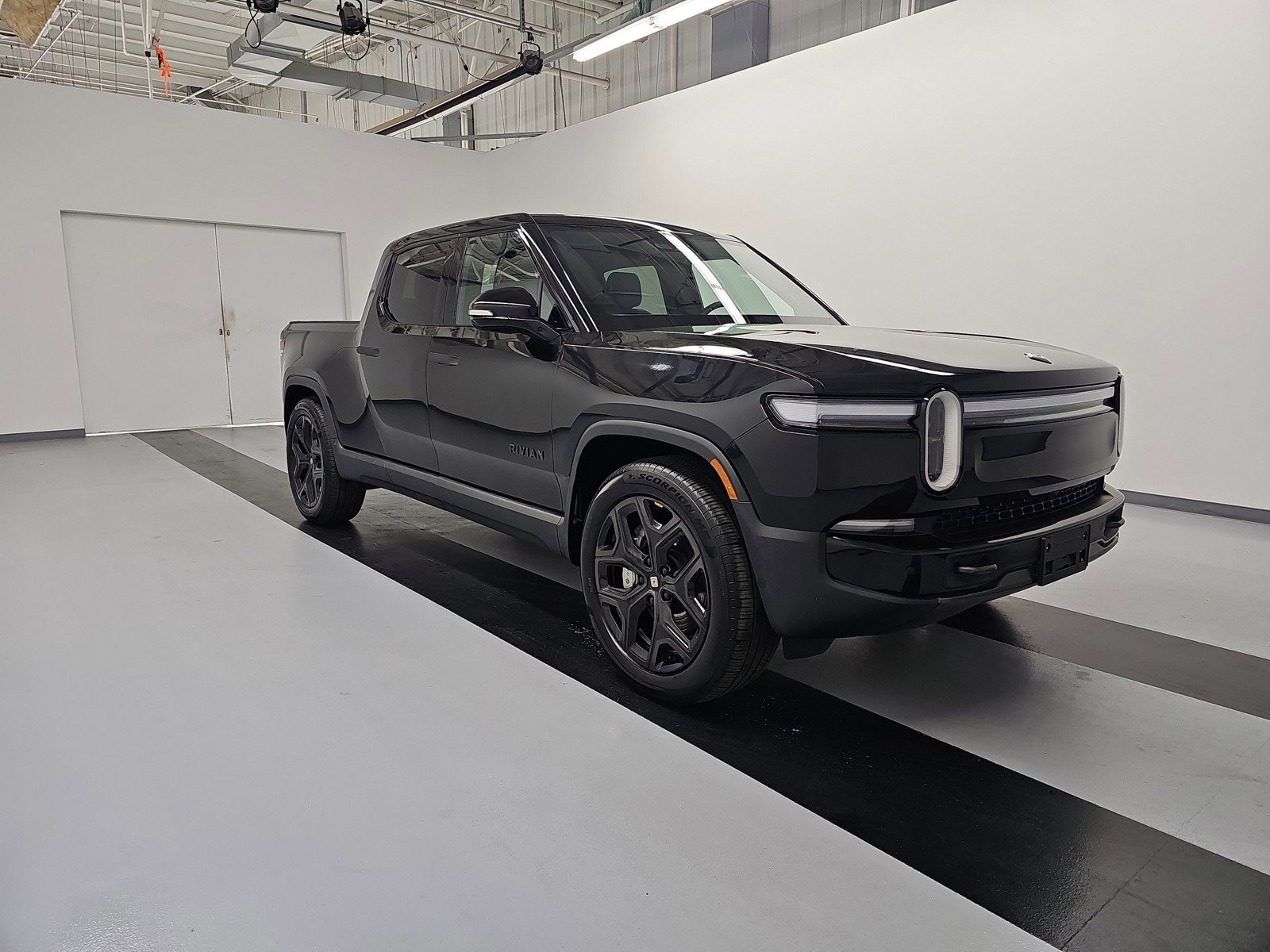 Used 2025 Rivian R1T Adventure image 7