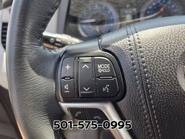 Used 2018 Toyota Sienna XLE w/ XLE Navigation Package FWD image 25