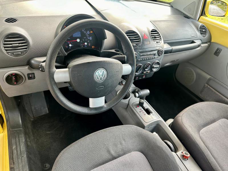 Used 2004 Volkswagen Beetle GL image 7