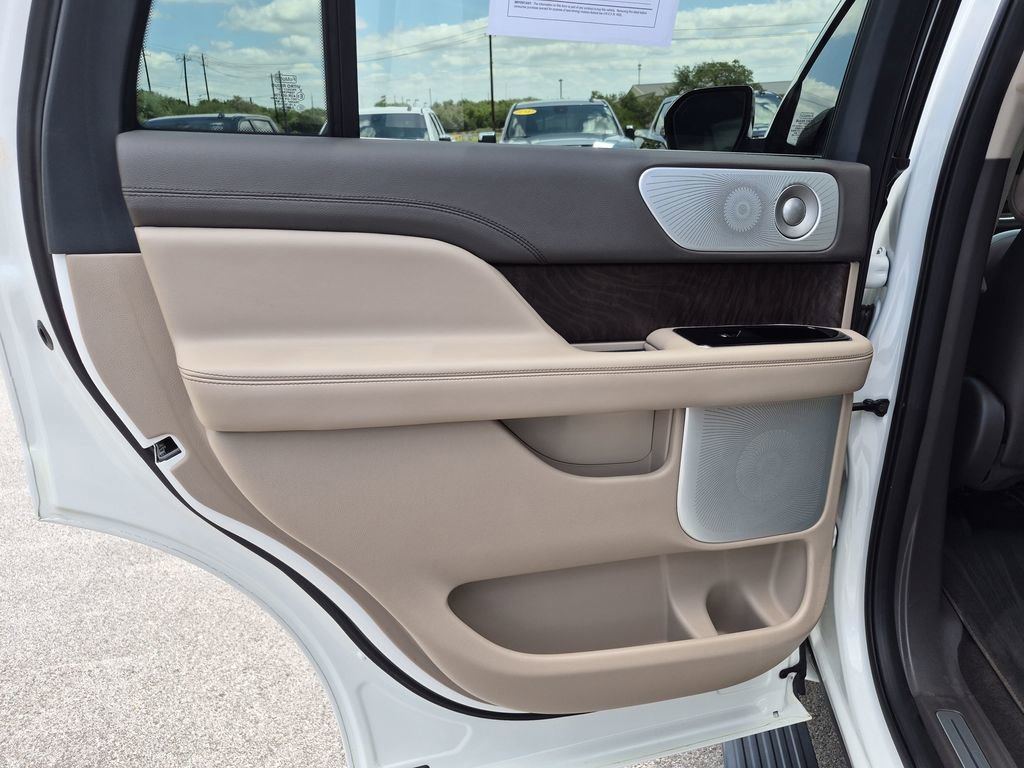 Used 2023 Lincoln Navigator Reserve AWD/4WD image 34