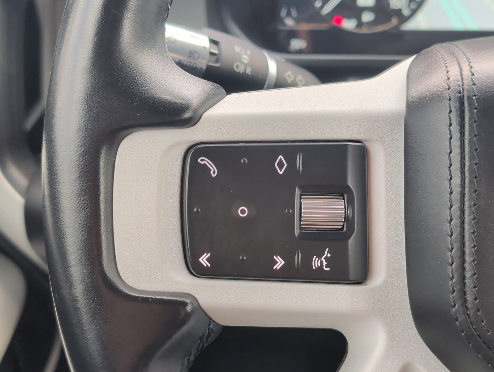 Used 2021 Land Rover Defender 110 X-Dynamic HSE image 14