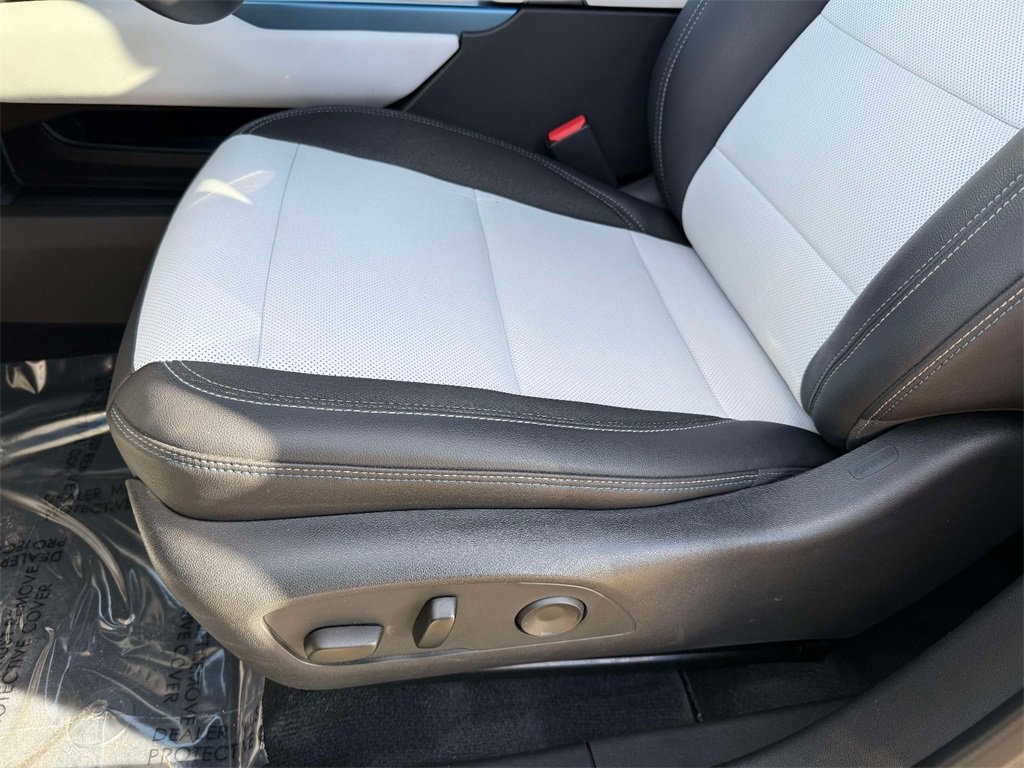 Used 2024 Chevrolet Equinox EV LT image 3